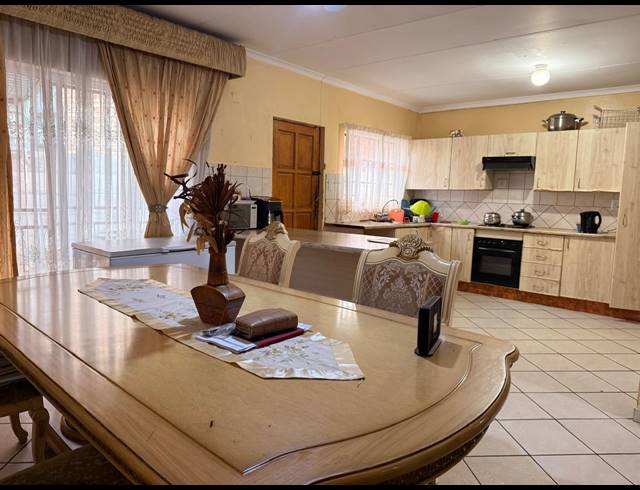 3 BEDROOM HOUSE FOR SALE IN GEELHOUTPARK